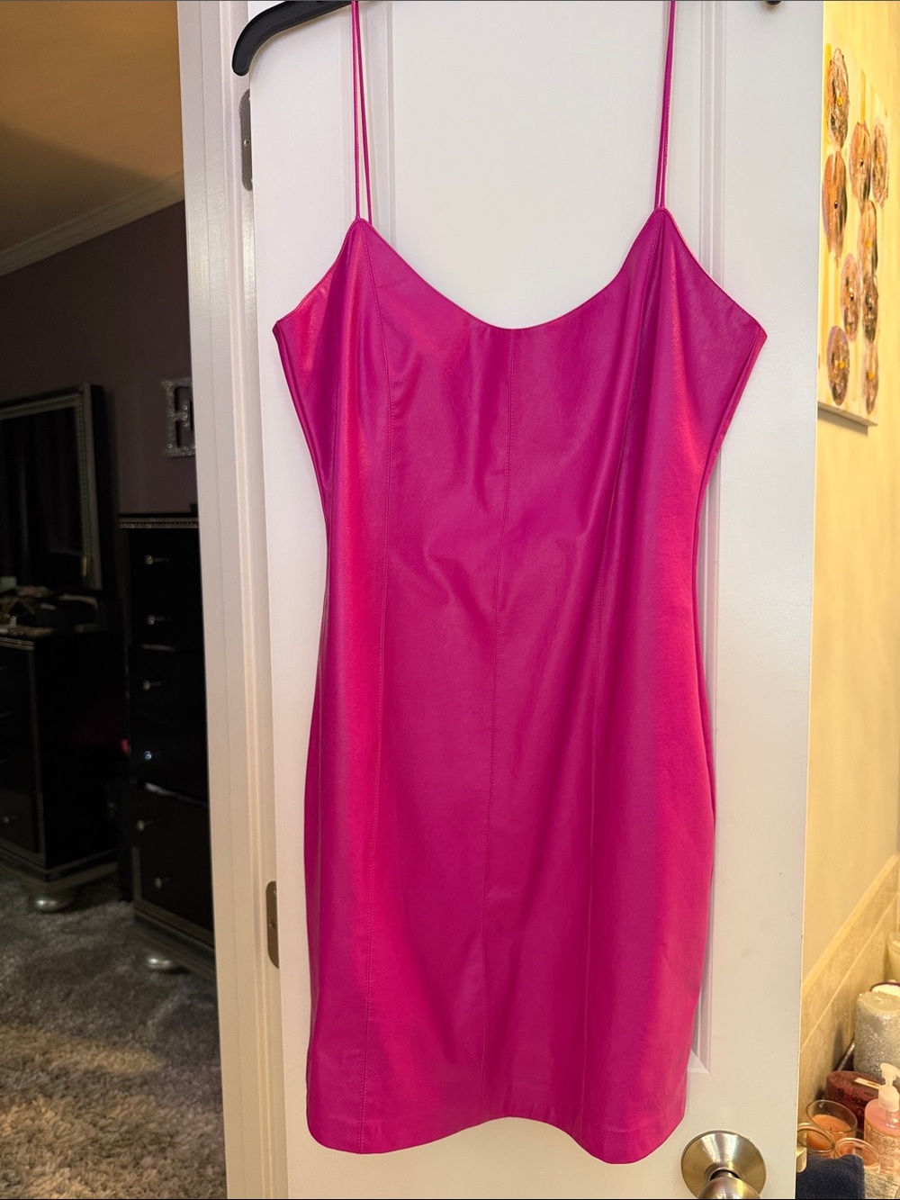 Amanda Uprichard 	
X REVOLVE ROCCO DRESS IN HOT PINK L